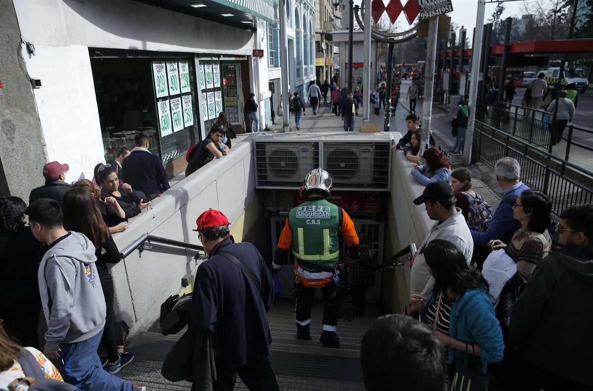VIDEO | Nuevo registro muestra las chispas que salieron desde el Metro en la estación Las Rejas