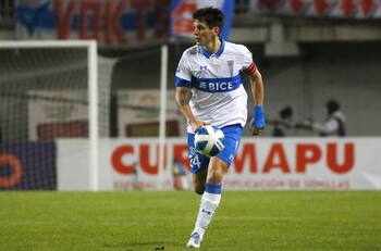 Sale un referente: Los sorprendentes cambios que prepara Arial Holan en la UC para enfrentar a Ñublense