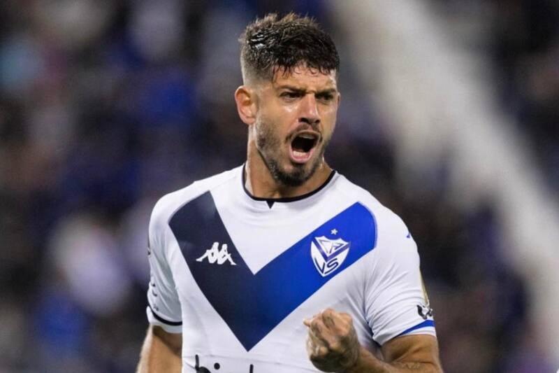 Matías de los Santos negocia su salida de Vélez Sarsfield.