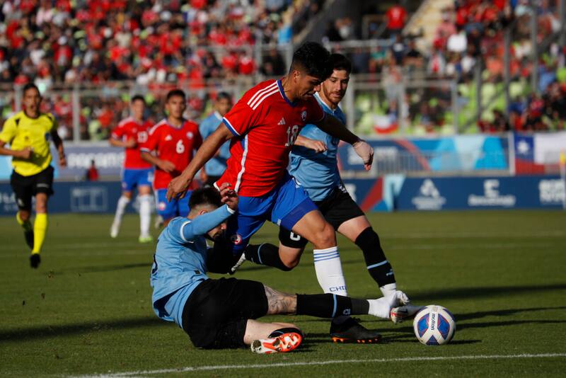 jugando por la selección chilena Sub 23 (Foto: Photosport)