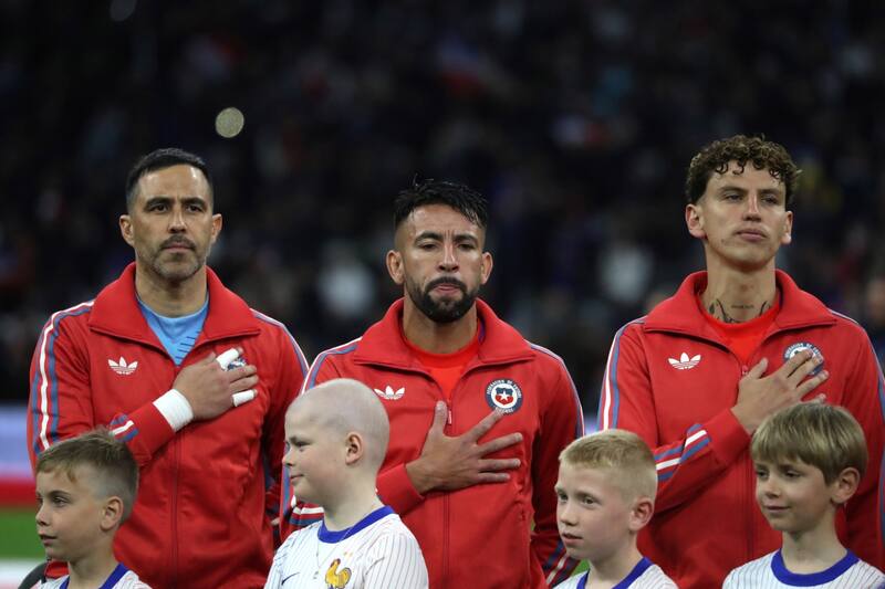 Jugadores de la Selección Chilena en el amistoso ante Francia.