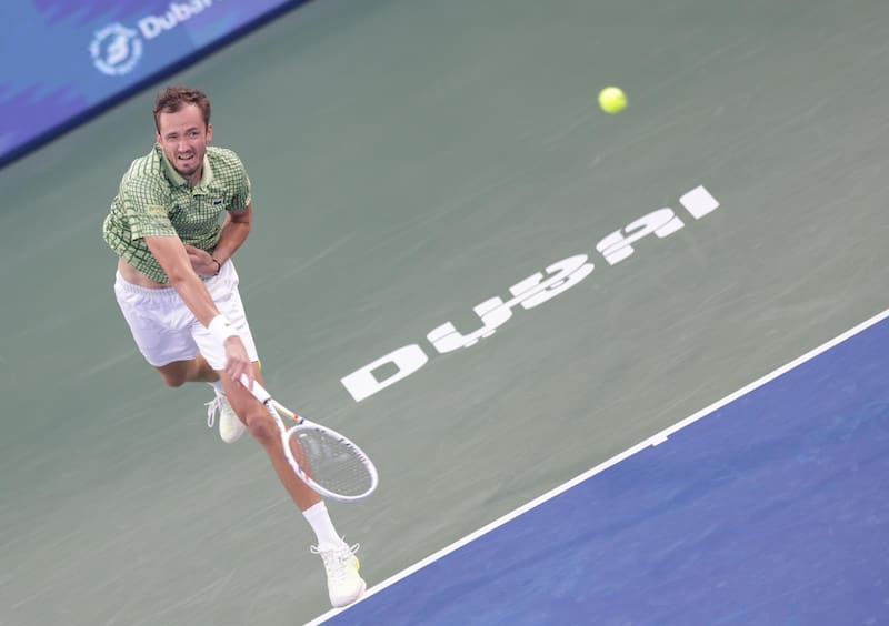 Ganó el ATP de Dubai por no presentación de Griekspoor. EFE