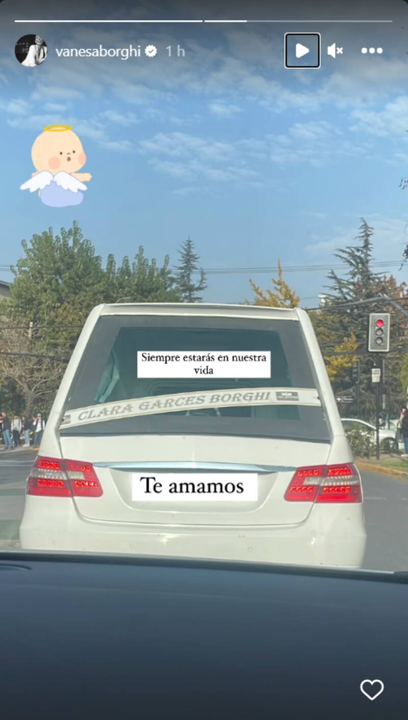 Vanesa Borghi se despide de su hija.