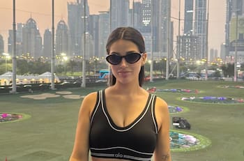 VIDEO | Mientras Jordhy Thompson está de vacaciones, así disfruta Camila Sepúlveda en Dubái