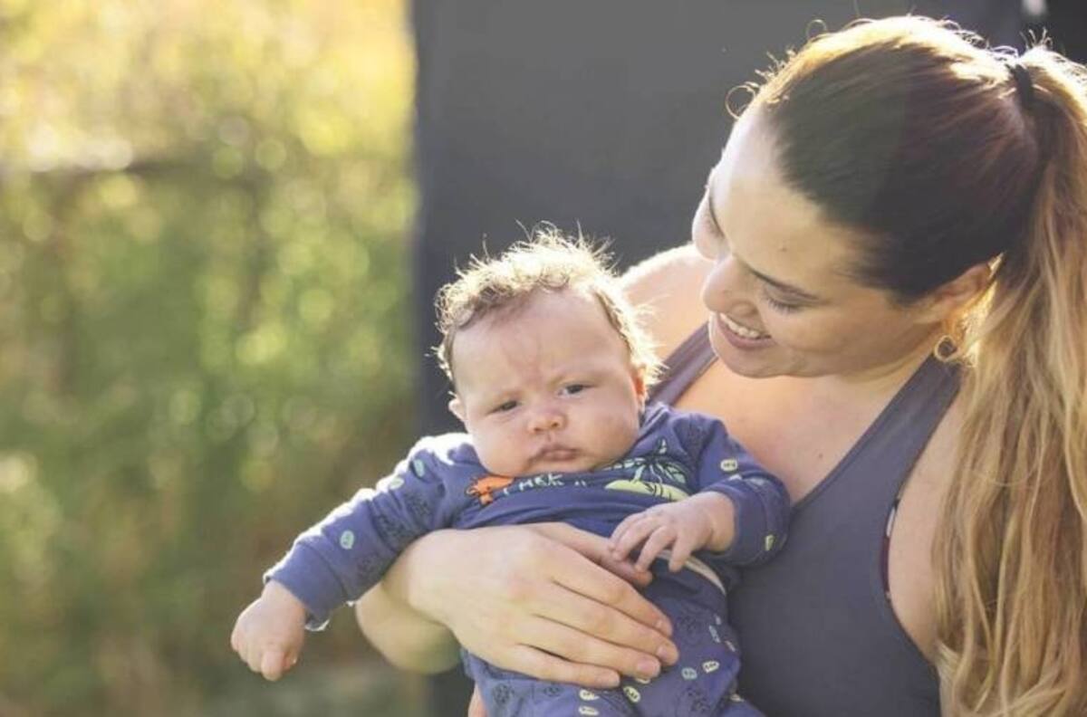 Natalia Duco comparte su emoción por su primer Día de la Madre con tierna sesión de fotos con su hijo: “Es todo un galán”