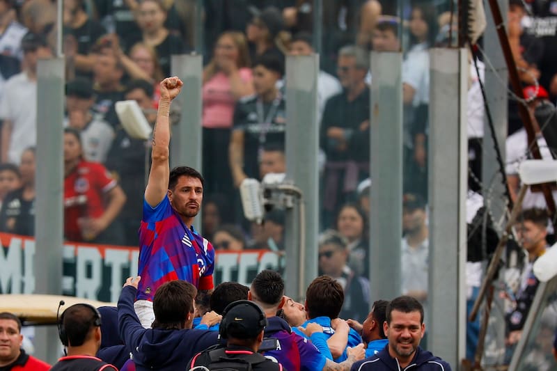 en el triunfo de Católica sobre Colo Colo. Agencia Aton