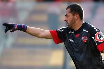 El emocionante homenaje del arquero de Ñublense a Juan Izquierdo en el partido contra Colo Colo