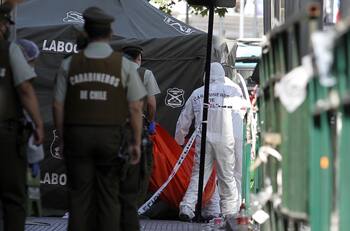 Joven extranjero fallece acribillado en Santiago Centro: recibió seis disparos a quemarropa