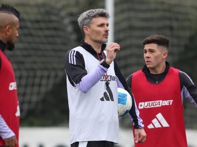 Quiere uno por puesto: el método de Fernando Ortiz para trabajar con los juveniles en Colo Colo