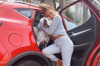 ¿Cuánto cuesta el versátil MG ZS que conduce Daniela Castro?