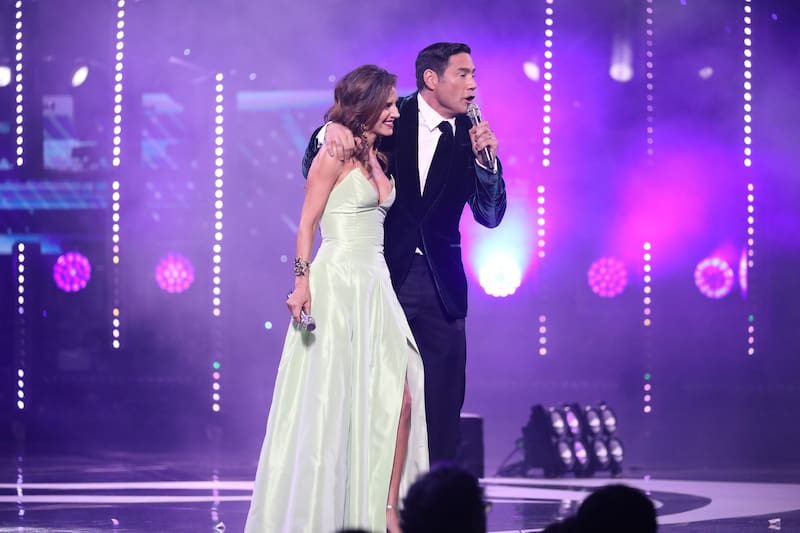 Vina del Mar, 01 de marzo de 2024.
Los animadores Maria Luisa Godoy y Francisco Saavedra durante la ultima noche del Festival de Vina 2024.
Aton Chile