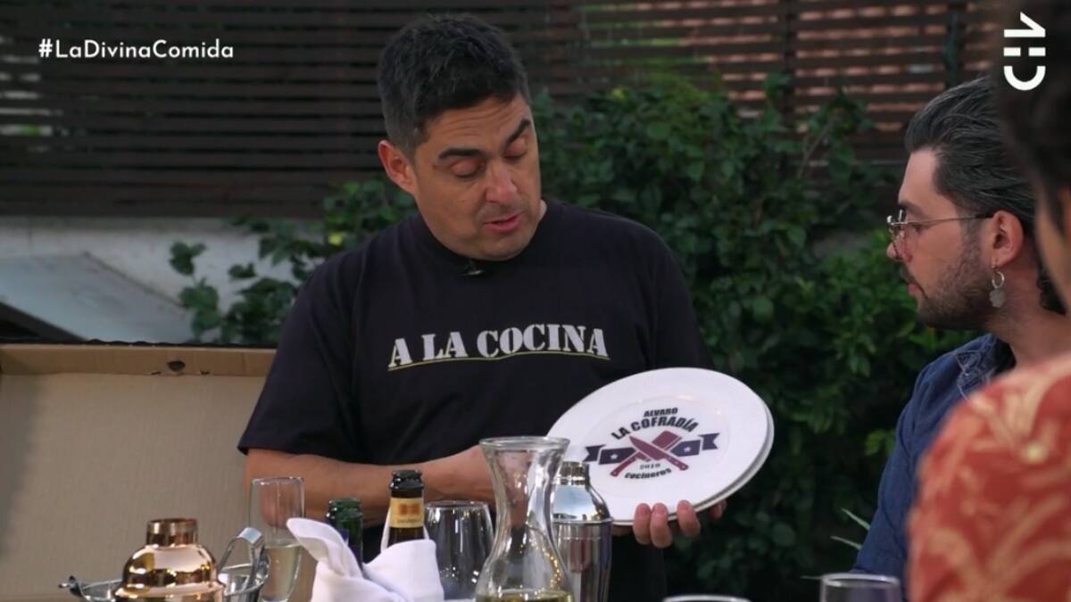 ¡Hasta las lágrimas!: Álvaro Barrientos se emocionó con el regalo que le hizo Juan Pablo Mellado en "La Divina Comida"