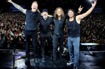 Diversas falencias sanitarias: Seremi de Salud abre sumario sanitario contra DG Medios tras concierto de Metallica