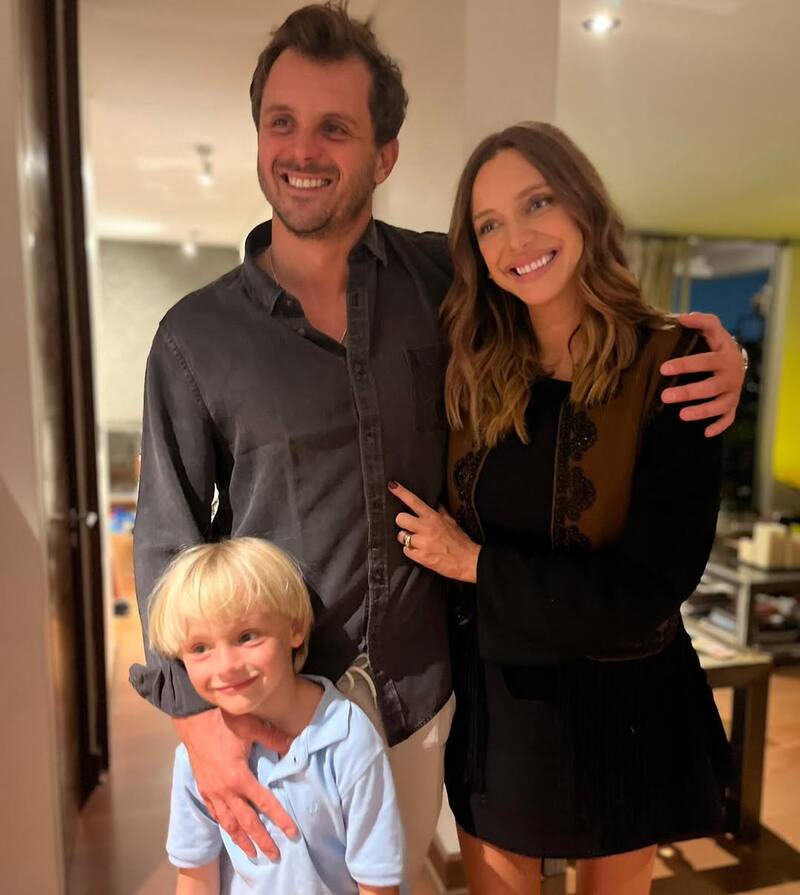 Una de las postales que muestra a la familia feliz. Créditos: @emiliadaiber.