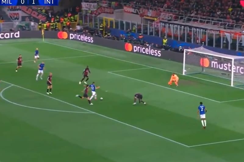 Henrikh Mkhitaryan anotó el 2-0 del Inter de Milan ante AC Milan.