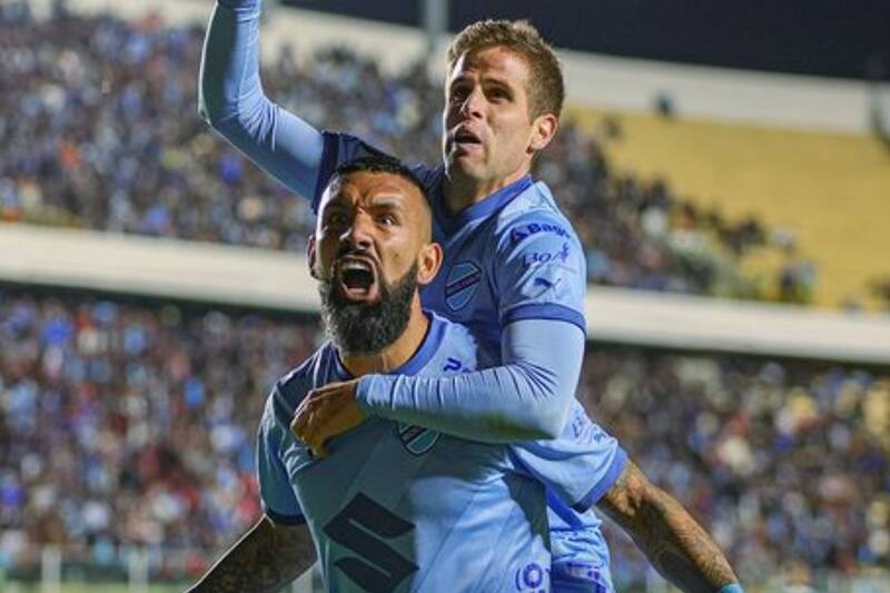 tras marcar un gol con el Bolivar. (Foto: clubbolivaroficial, Instagram)