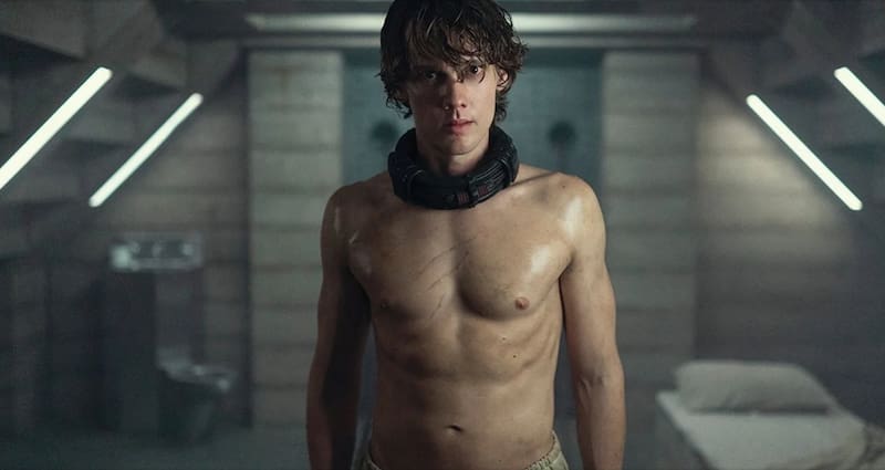 El actor es Tyler Galpin.