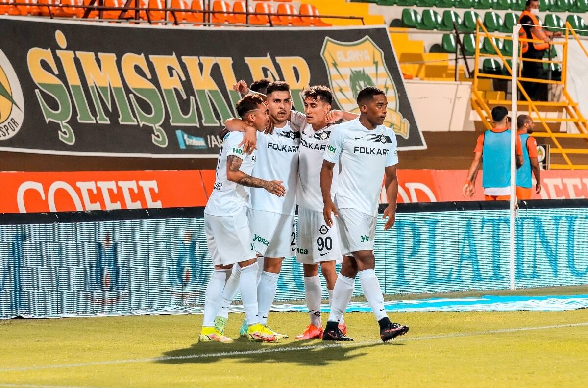En Turquía aplauden el nivel de César Pinares en el Altay Spor: "Deslumbra con su actuación"
