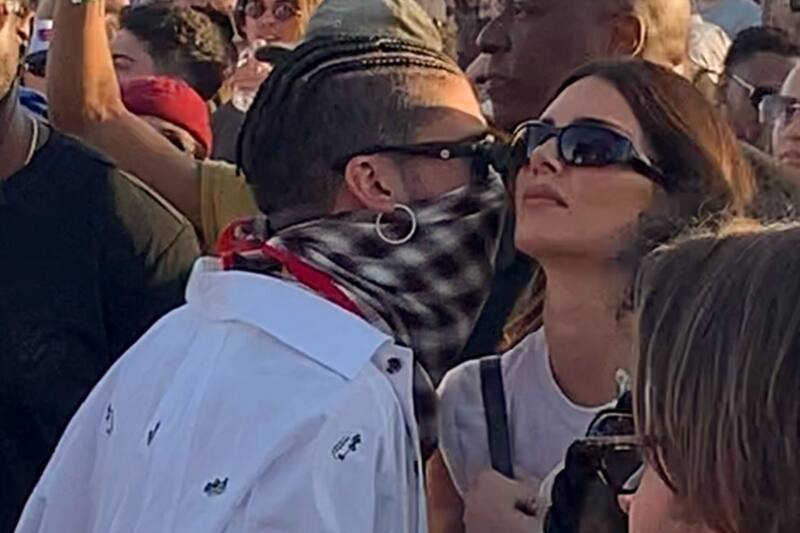 Kendall Jenner y Bad Bunny escucharon juntos a Rosalía - Créditos: Twitter