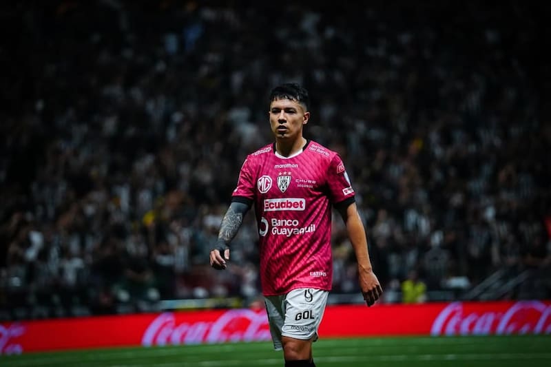 El lateral chileno se sumará a Colo Colo para la temporada 2026. Foto: Instagram Matías Fernández.