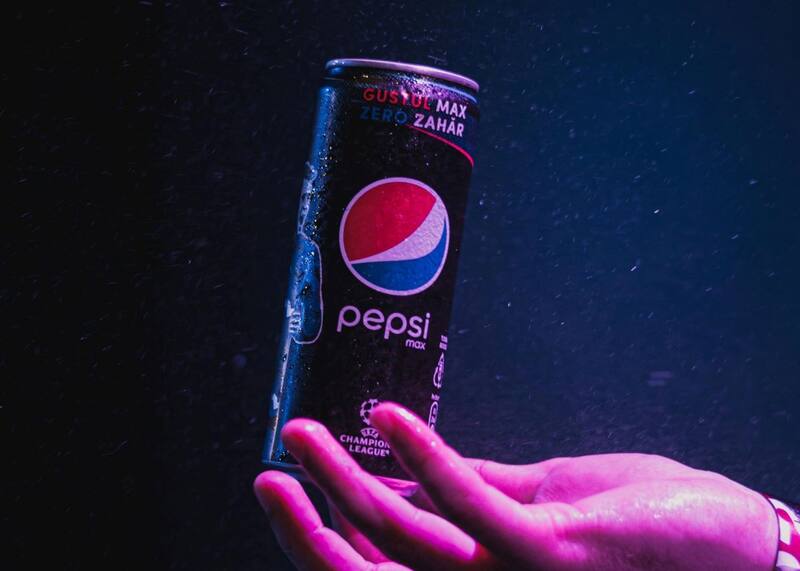 Se ofrecen diversos cargos, desde vendedores hasta auxiliares.