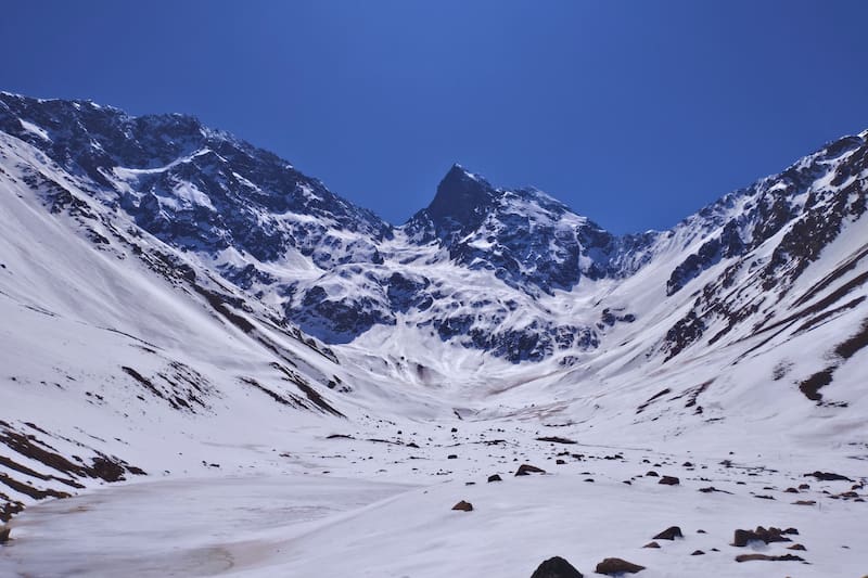 El paisaje mezcla montaña y cielo abierto, convirtiéndose en uno de los escenarios más llamativos de la zona central. Créditos: Pases Parque.