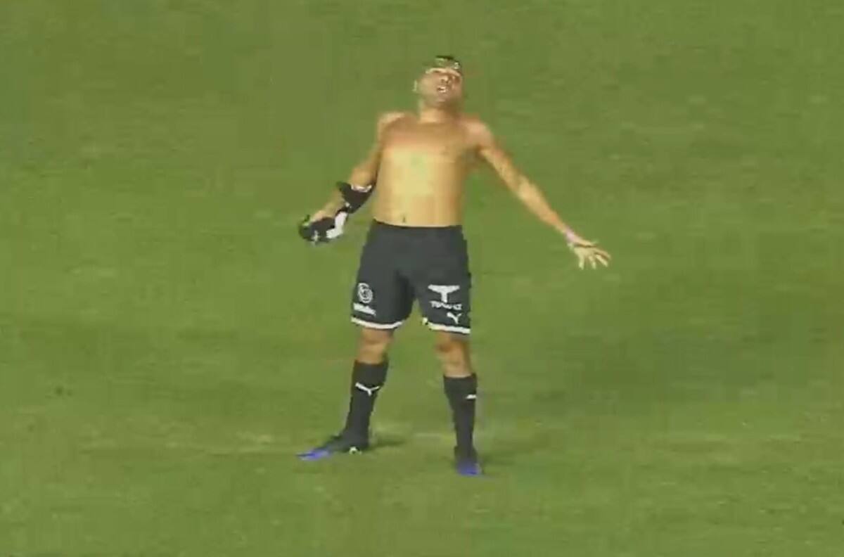 Comediante anotó un golazo en partido amistoso, celebró a lo Gabigol y se lo anuló el VAR