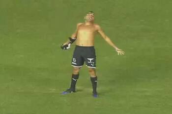 Comediante anotó un golazo en partido amistoso, celebró a lo Gabigol y se lo anuló el VAR