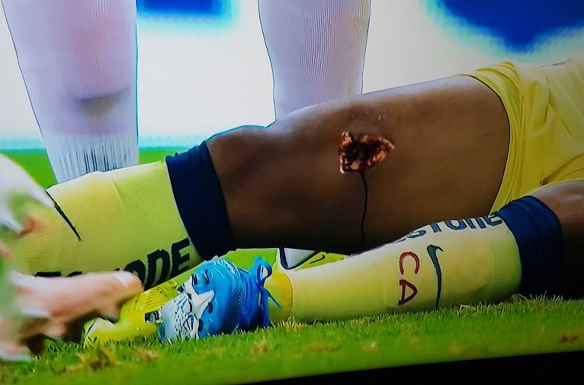 La criminal patada contra Gio Dos Santos en el clásico mexicano