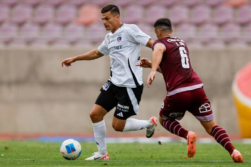 En el Cacique se quejaron del estado de la cancha de La Portada / Photosport
