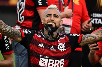 Ex compañero de Arturo Vidal en Colo Colo: "Es el mejor ejemplo que puede existir, le dobló la mano al destino"