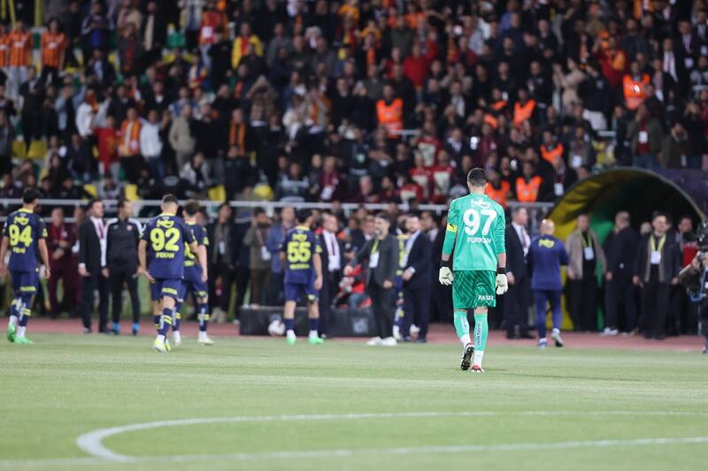 medita salirse de la Superliga de Turquía.