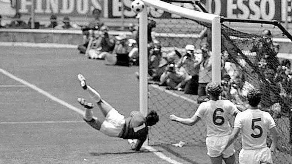 ¿La mejor de la historia? Se cumplen 50 años del paradón de Gordon Banks a Pelé