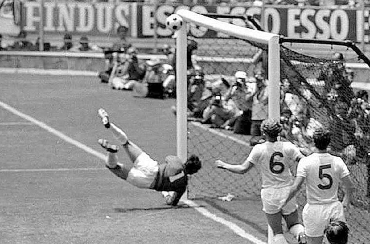 ¿La mejor de la historia? Se cumplen 50 años del paradón de Gordon Banks a Pelé