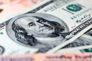 Dólar presentó una baja, pero se mantiene sobre los $800