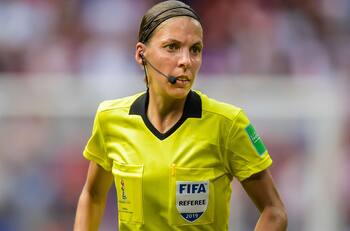 Un Mundial histórico: ¿Quiénes son las tres árbitras principales nominadas para Qatar 2022?