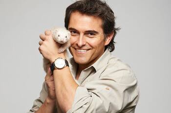 Quién es Sebastián “Lindorfo” Jiménez, reconocido veterinario y presentador de televisión