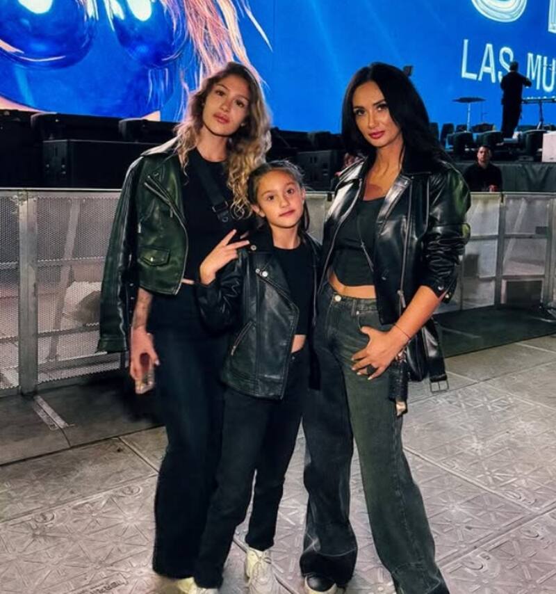 Madre e hijas disfrutaron del espectáculo de Skakira. Créditos: Instagram