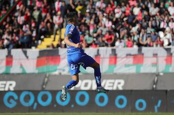 Infalible: el golazo de penal de Charles Aránguiz que puso en ventaja a la U