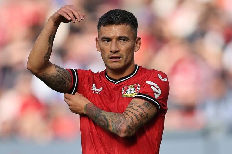 Charles Aránguiz. Está a detalles de cerrar su retorno al Inter de Porto Alegre. Crédito: @bayer04_es.