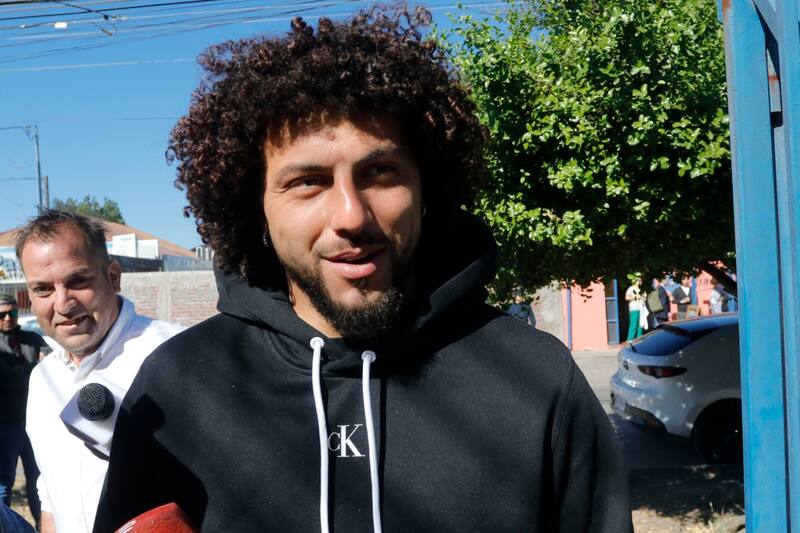 El Peluca se reunió con la dirigencia de Colo Colo en Uruguay