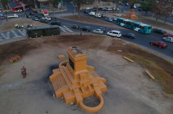Consejo de Monumentos Nacionales confirmó custodia policial para la base de la estatua de Baquedano