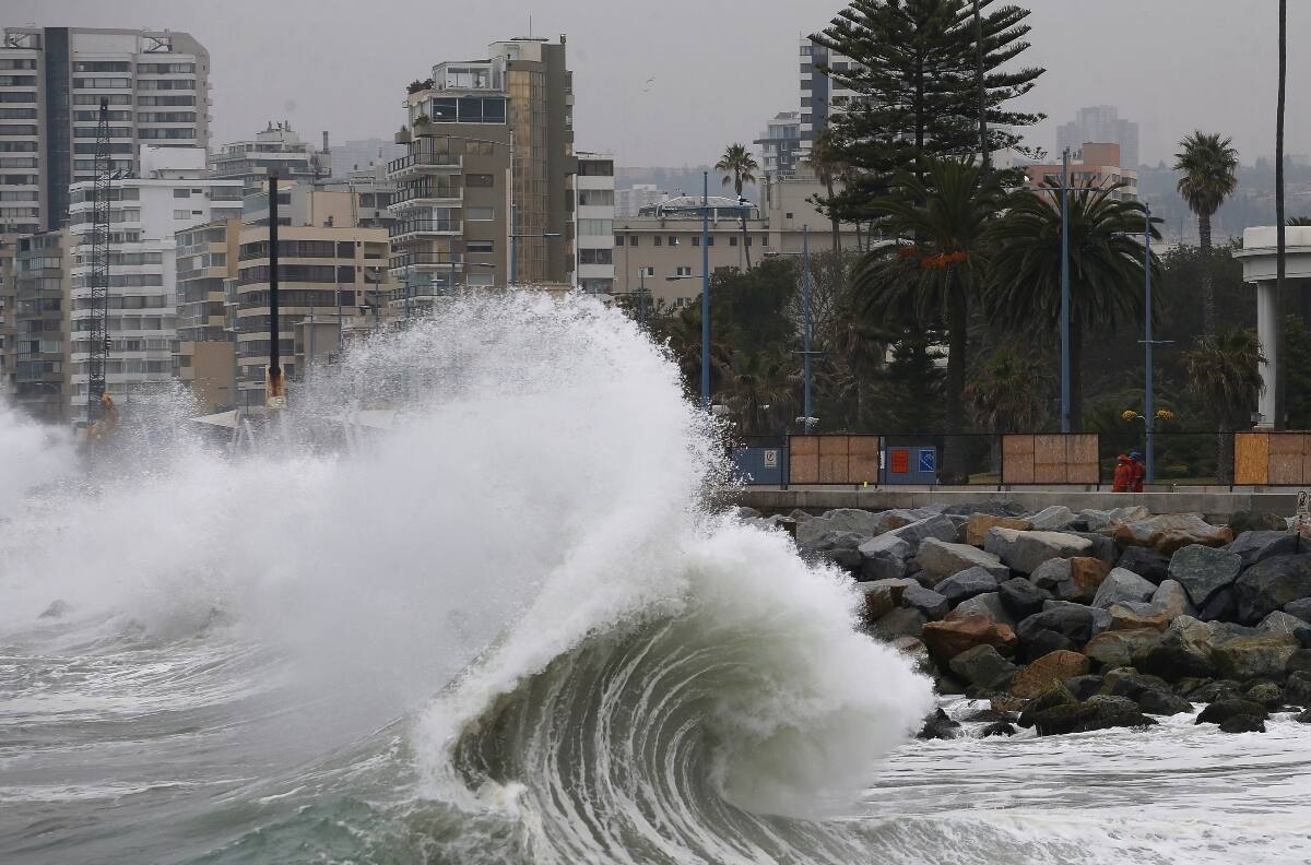 Alerta por marejadas en la costa de Chile: se extenderá entre Arica y Archipiélago Juan Fernández