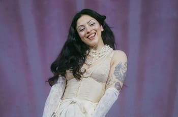 “Yo tengo que ser fiel a mí”: Mon Laferte habló sobre la censura y su maternidad