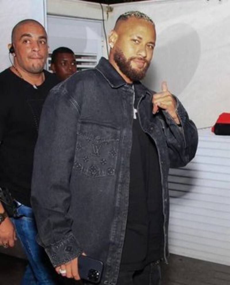 Neymar, con varios kilos demás.