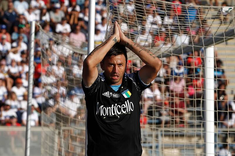 Roberto Gutiérrez tras convertirle a la UC con la camiseta de O'Higgins. Foto: Aton.