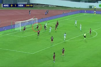 VIDEO | Autogolazo: Defensa de Venezuela se mandó un chascarro de aquellos en el Preolímpico