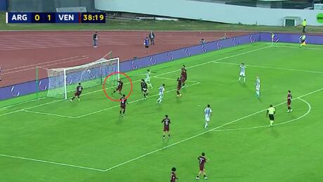 VIDEO | Autogolazo: Defensa de Venezuela se mandó un chascarro de aquellos en el Preolímpico