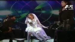 A un mes del Festival de Viña 2023: El polémico show de Anahí