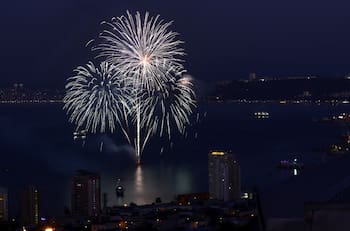 Los mejores lugares para ver el show de fuegos artificiales de Año Nuevo en Valparaíso y Viña del Mar